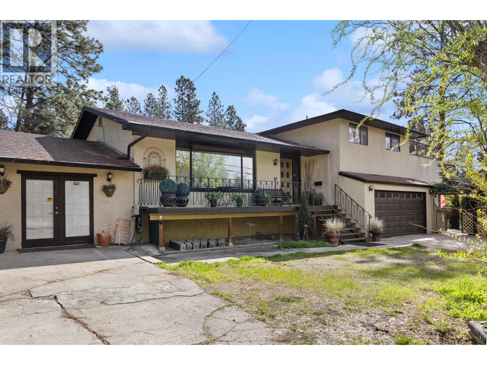 599 Clifton Road S - 63