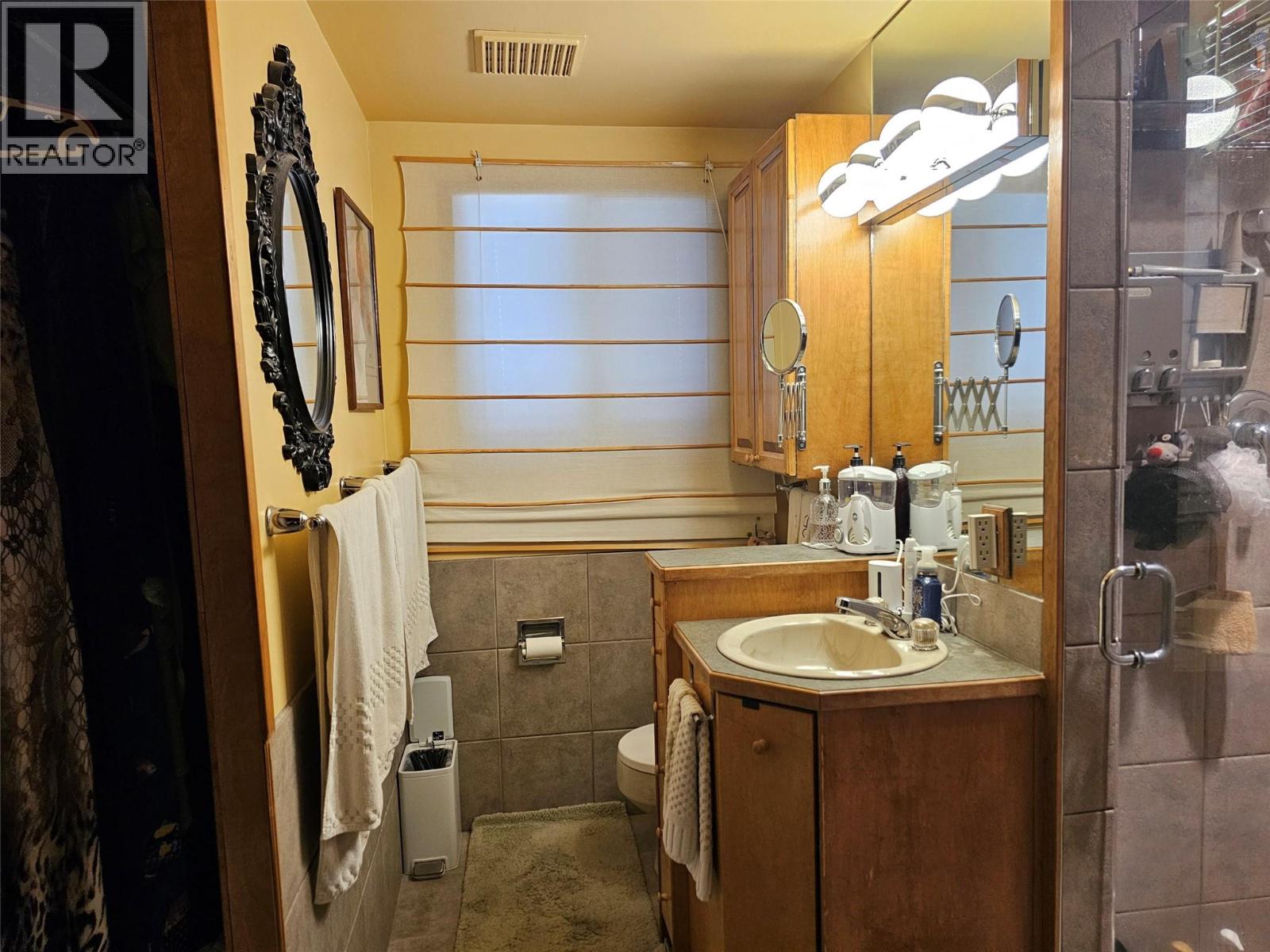 599 Clifton Road S - 14