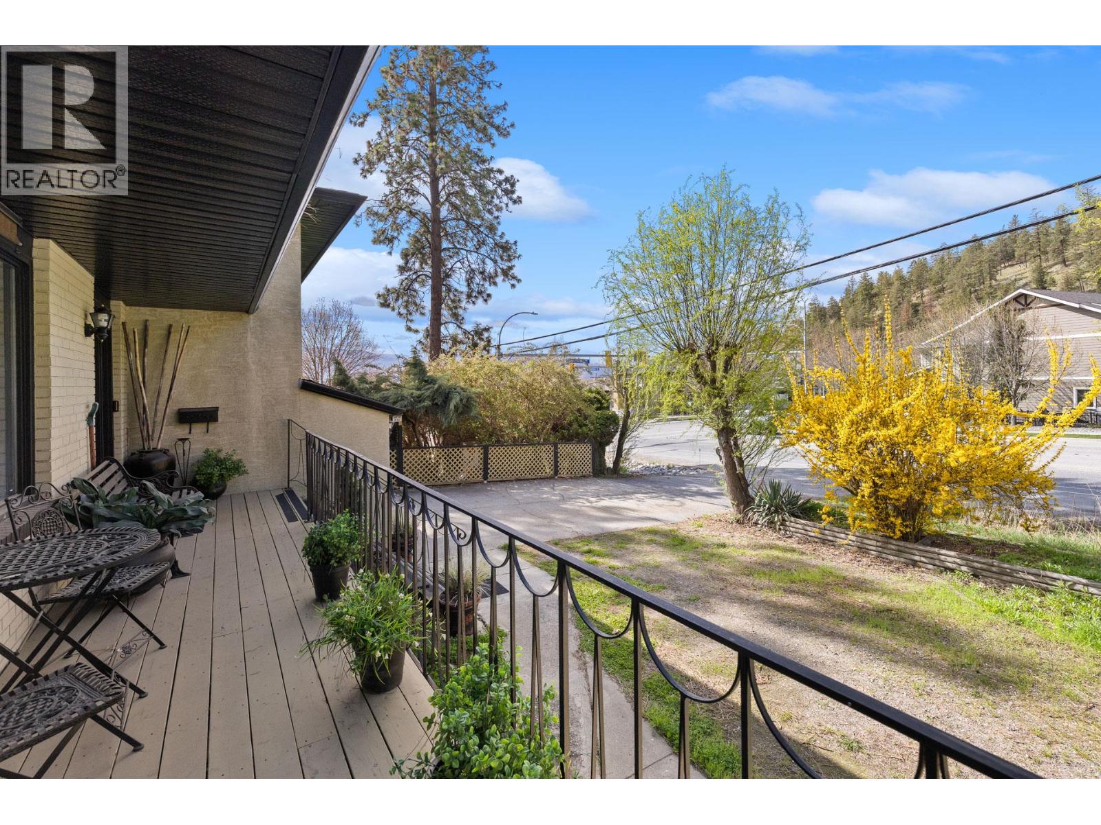 599 Clifton Road S - 71