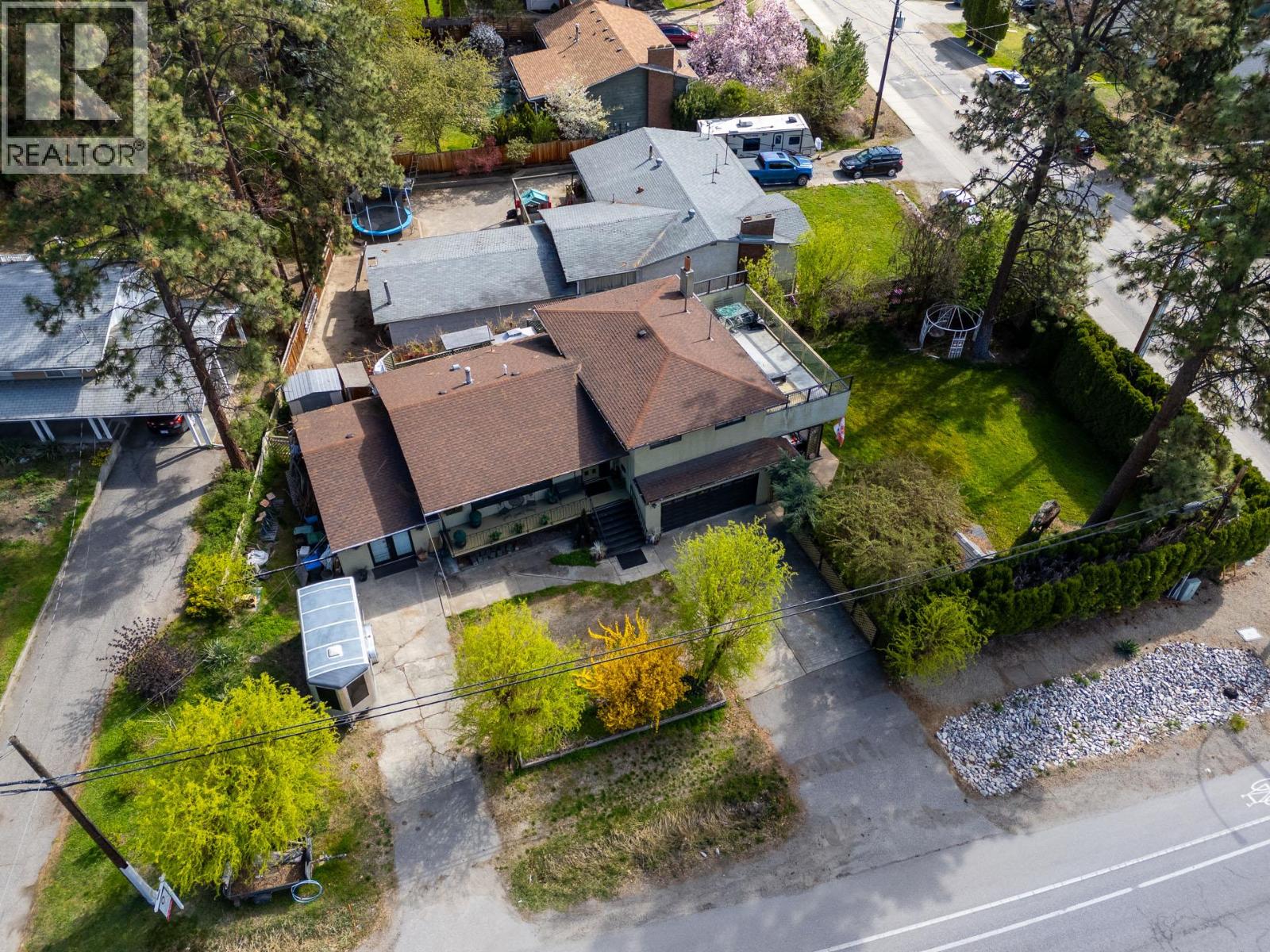 599 Clifton Road S - 85