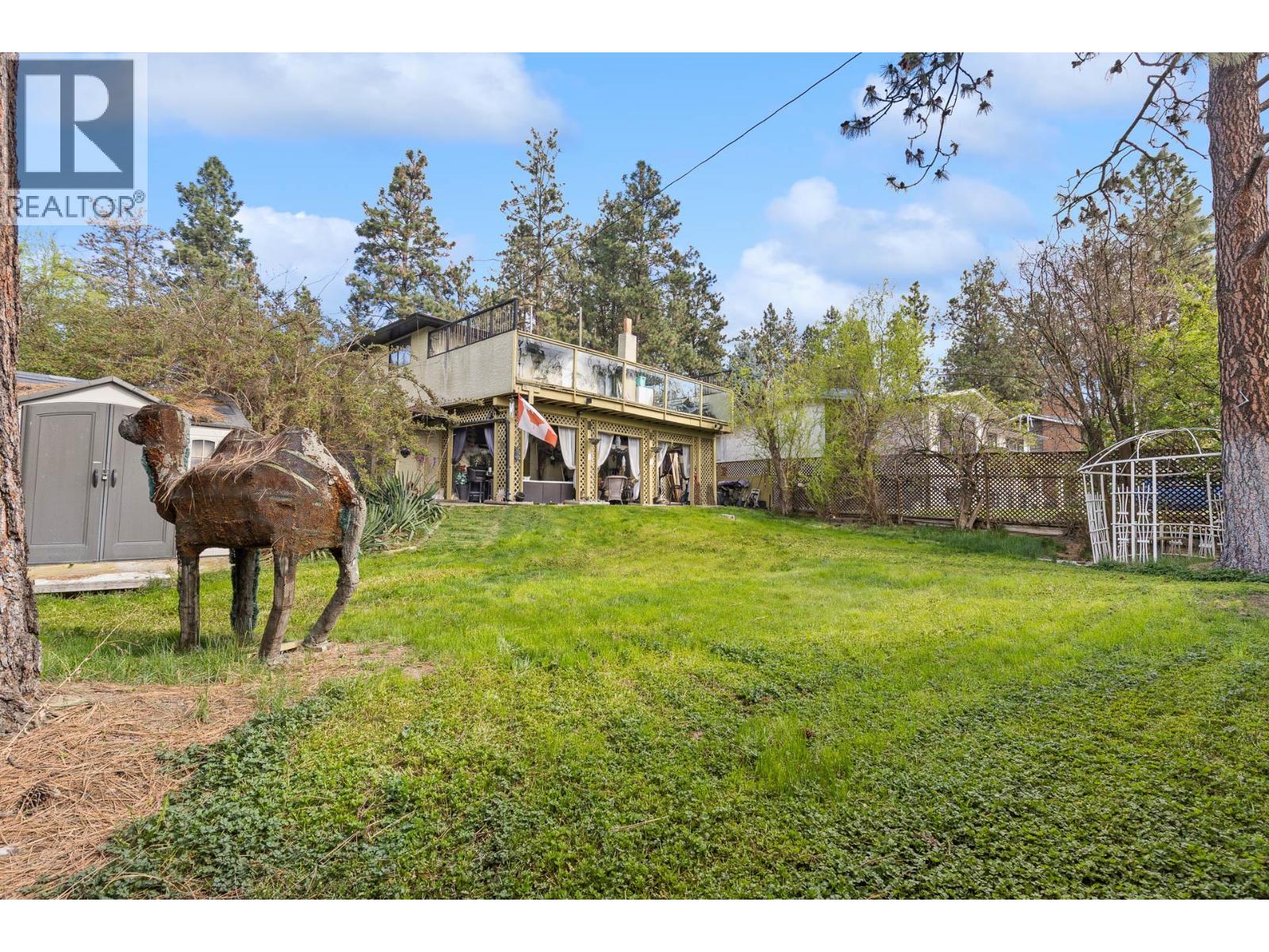 599 Clifton Road S - 55