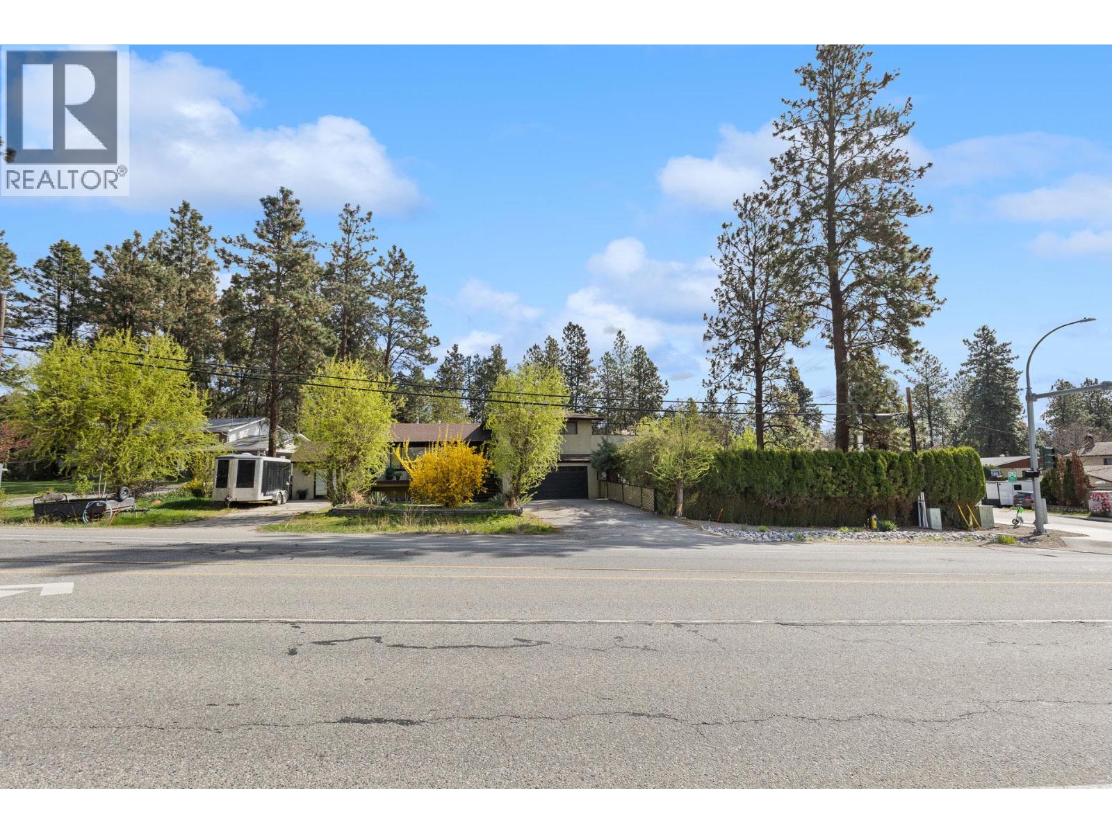 599 Clifton Road S - 70