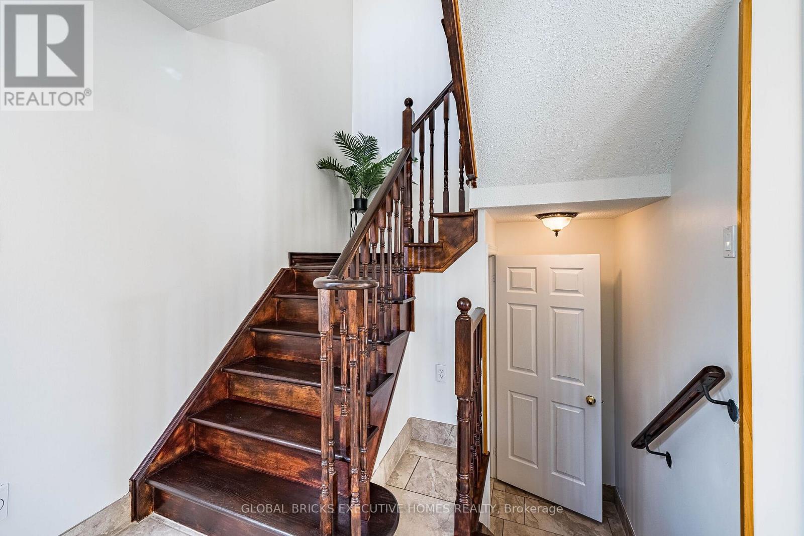 40 HUBERT CORLESS DRIVE S - 27