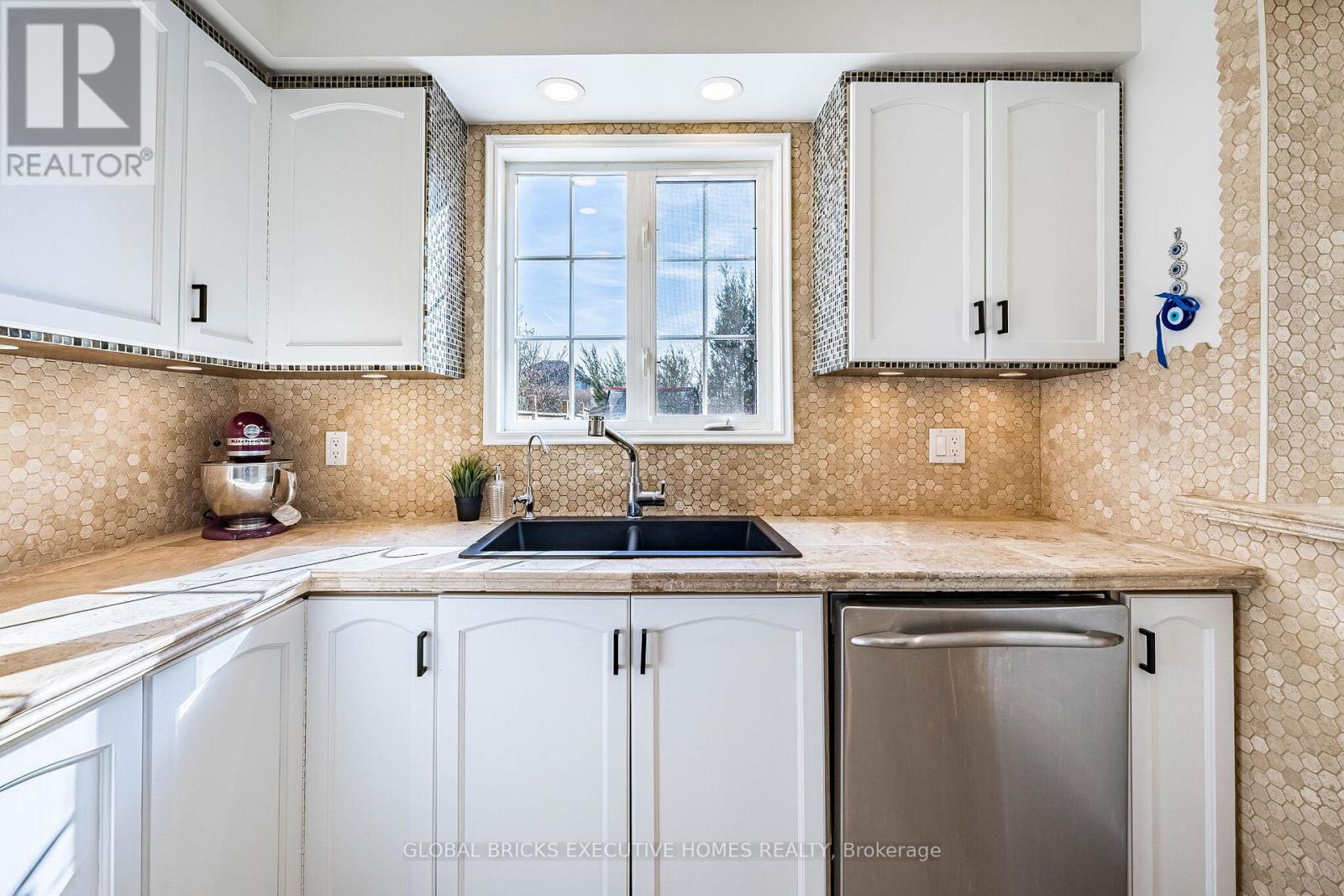 40 HUBERT CORLESS DRIVE S - 24