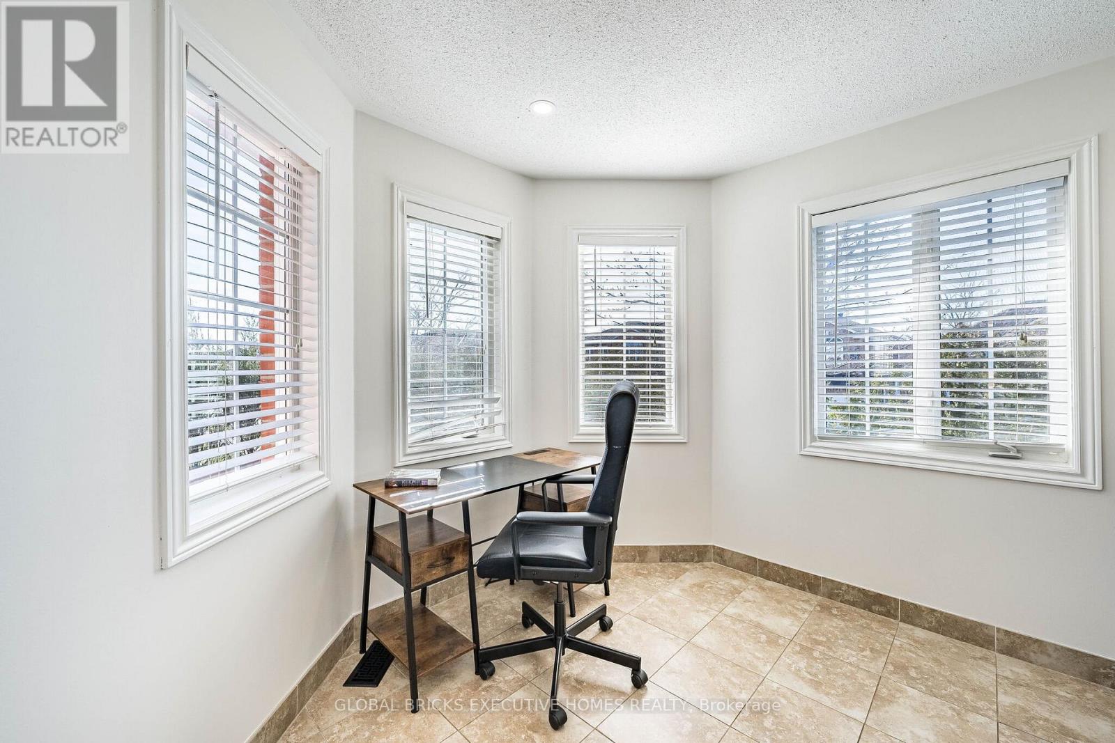 40 HUBERT CORLESS DRIVE S - 32