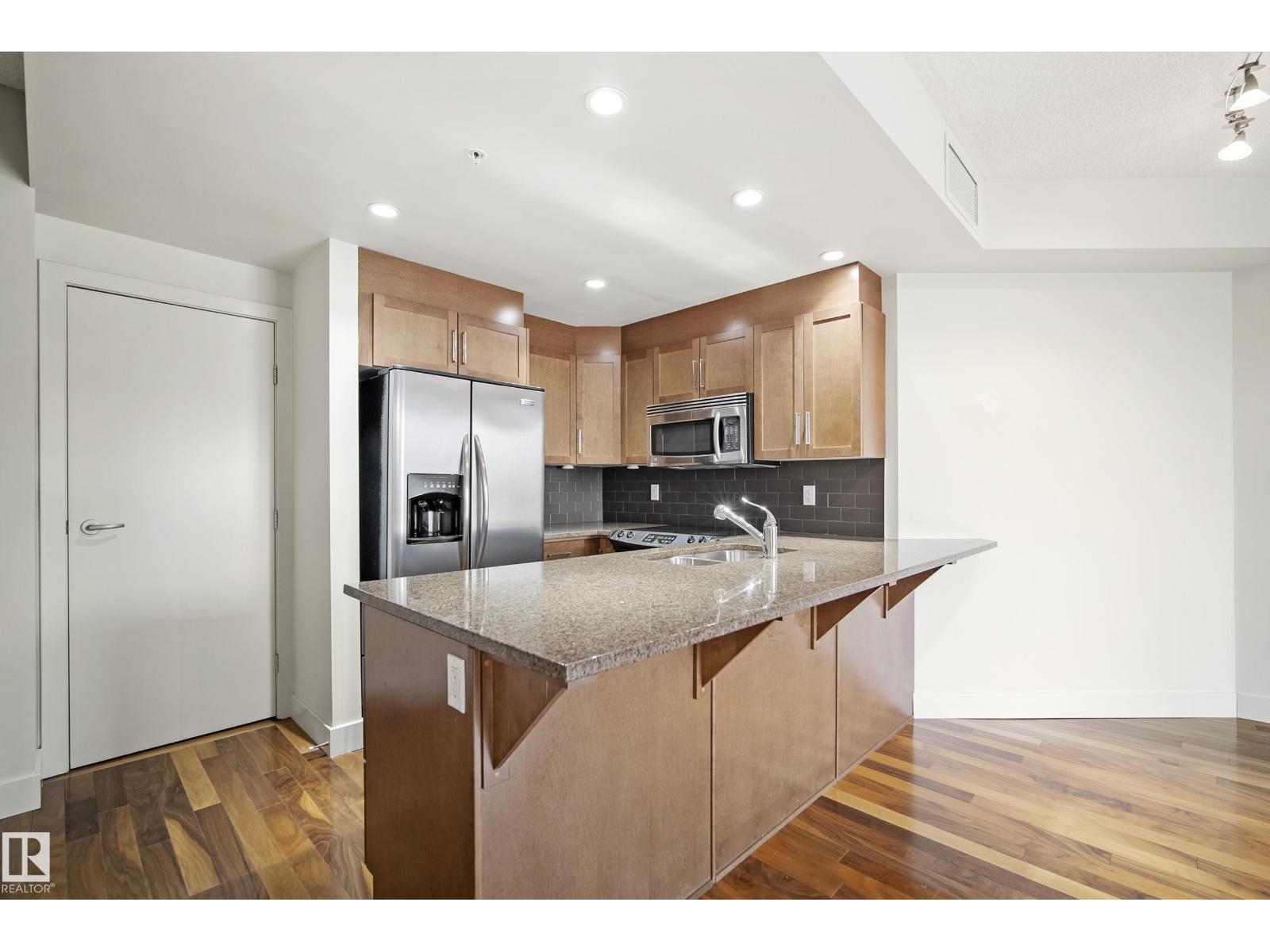 #401 11933 JASPER AV NW - 3