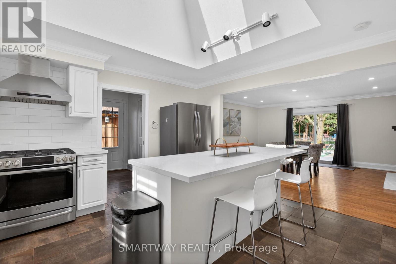 11 MEADOW DRIVE - 20