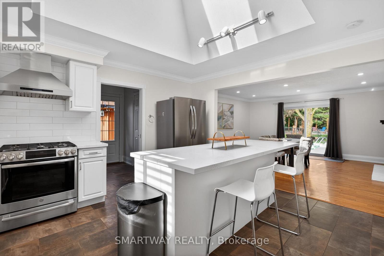 11 MEADOW DRIVE - 23