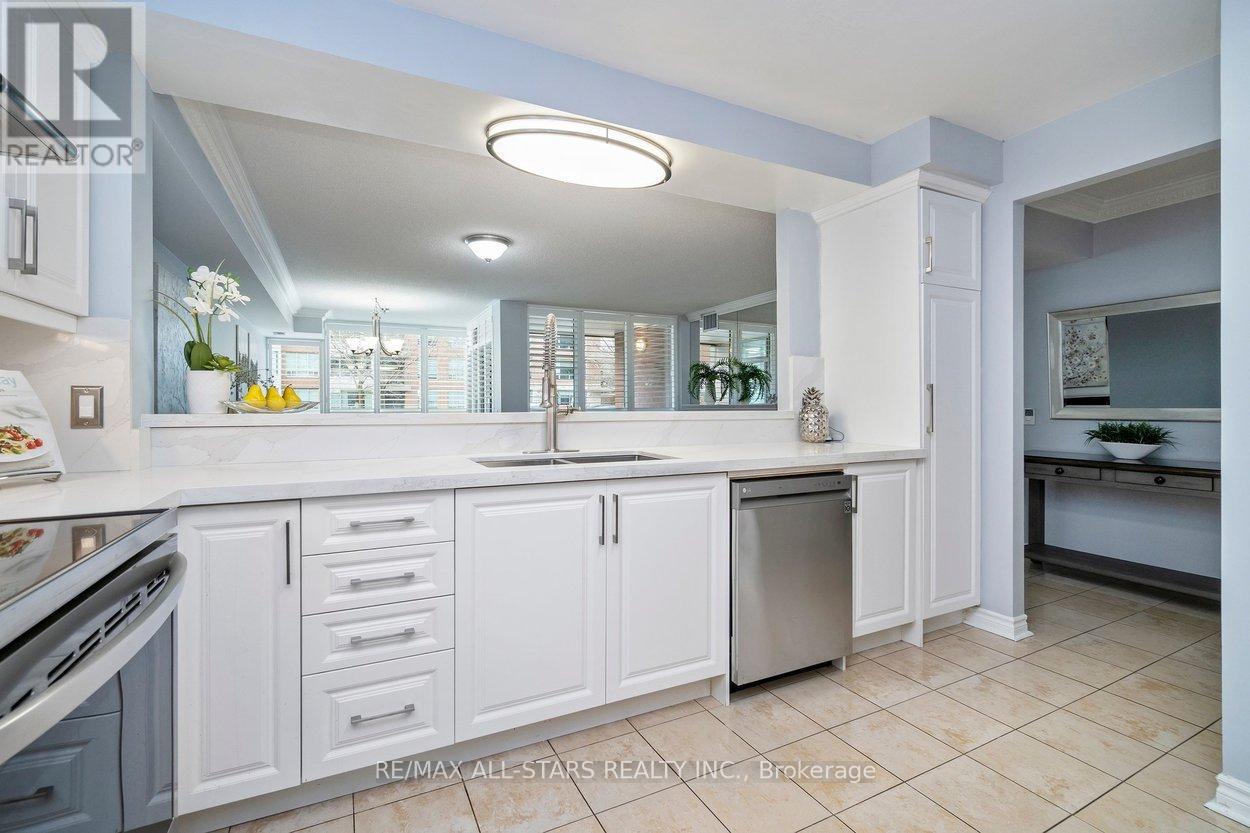 Open concept kitchen, perfect for entertaining.