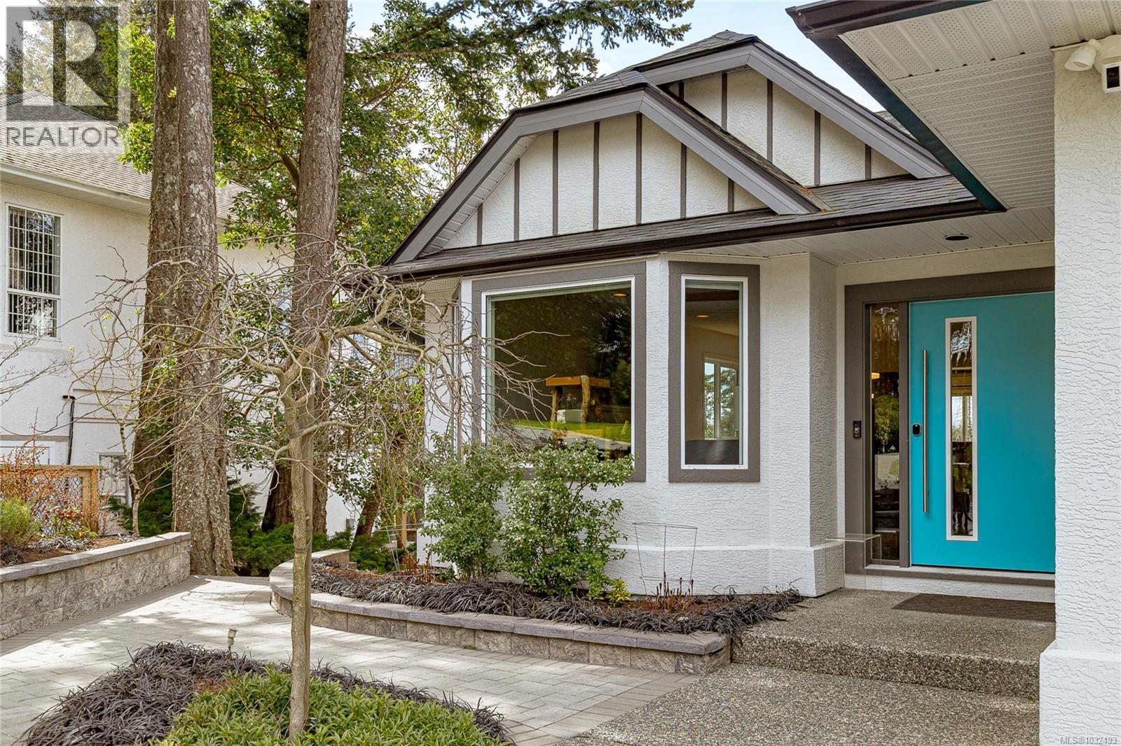 825 Bexhill Pl, Colwood