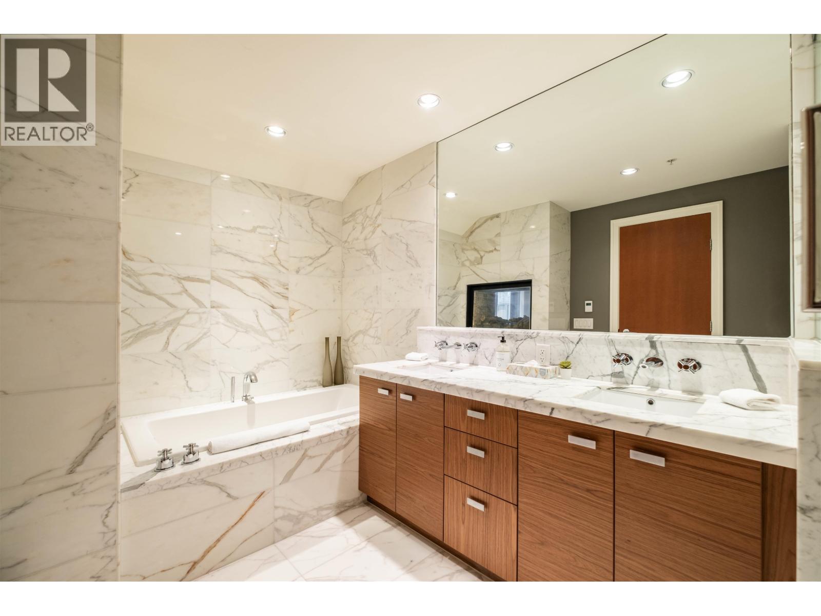 37 7124 NANCY GREENE DRIVE, Whistler