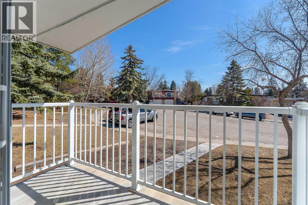 Single Family House Bungalow for Sale in  Dalton Bay NW Dalhousie Calgary 