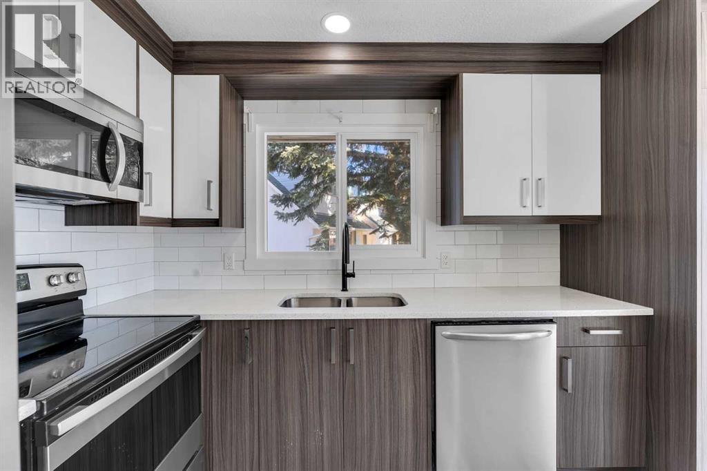 Single Family House Bungalow for Sale in  Dalton Bay NW Dalhousie Calgary 