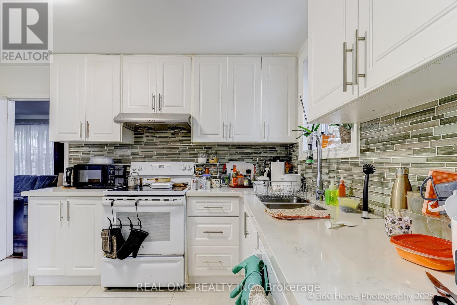 212 CUMMER AVENUE - 10