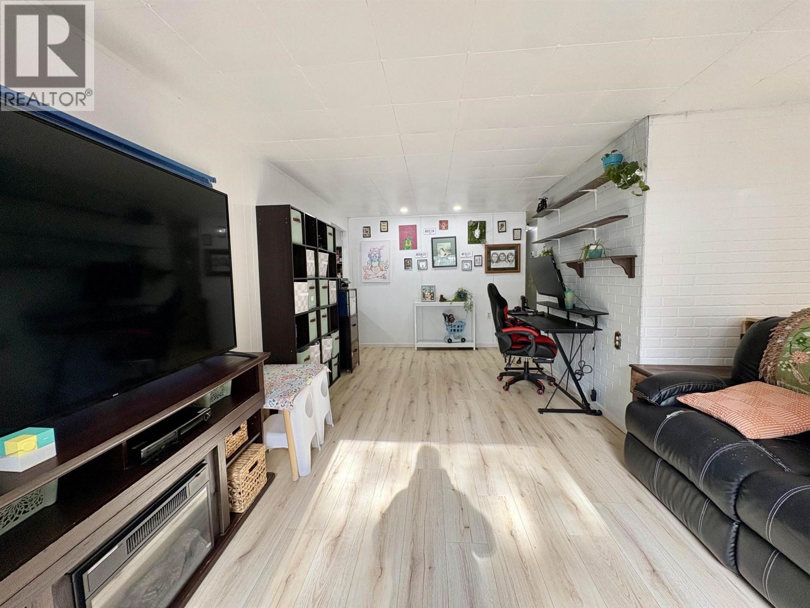 3984 GLENDALE DRIVE - Image 3