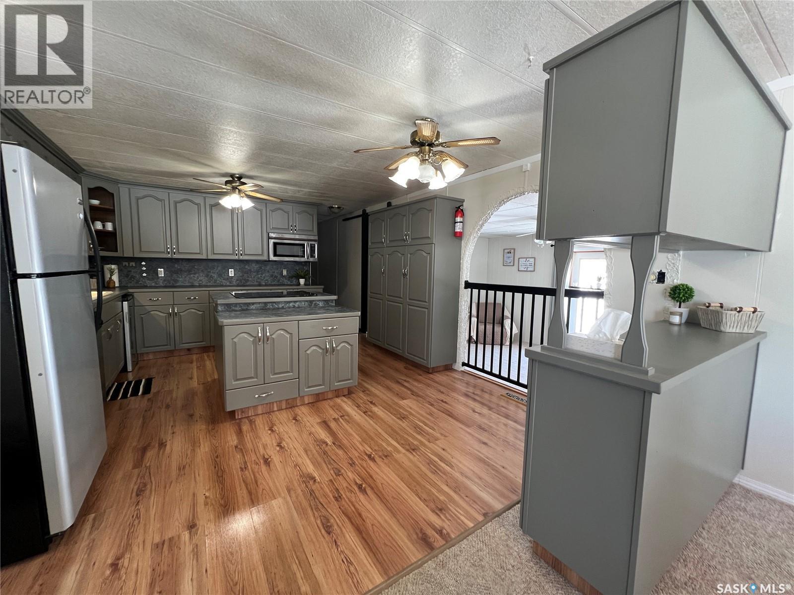 720 Maple DRIVE - 24
