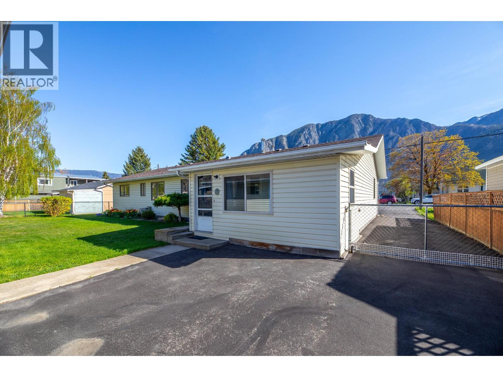  510 6th Avenue, Keremeos