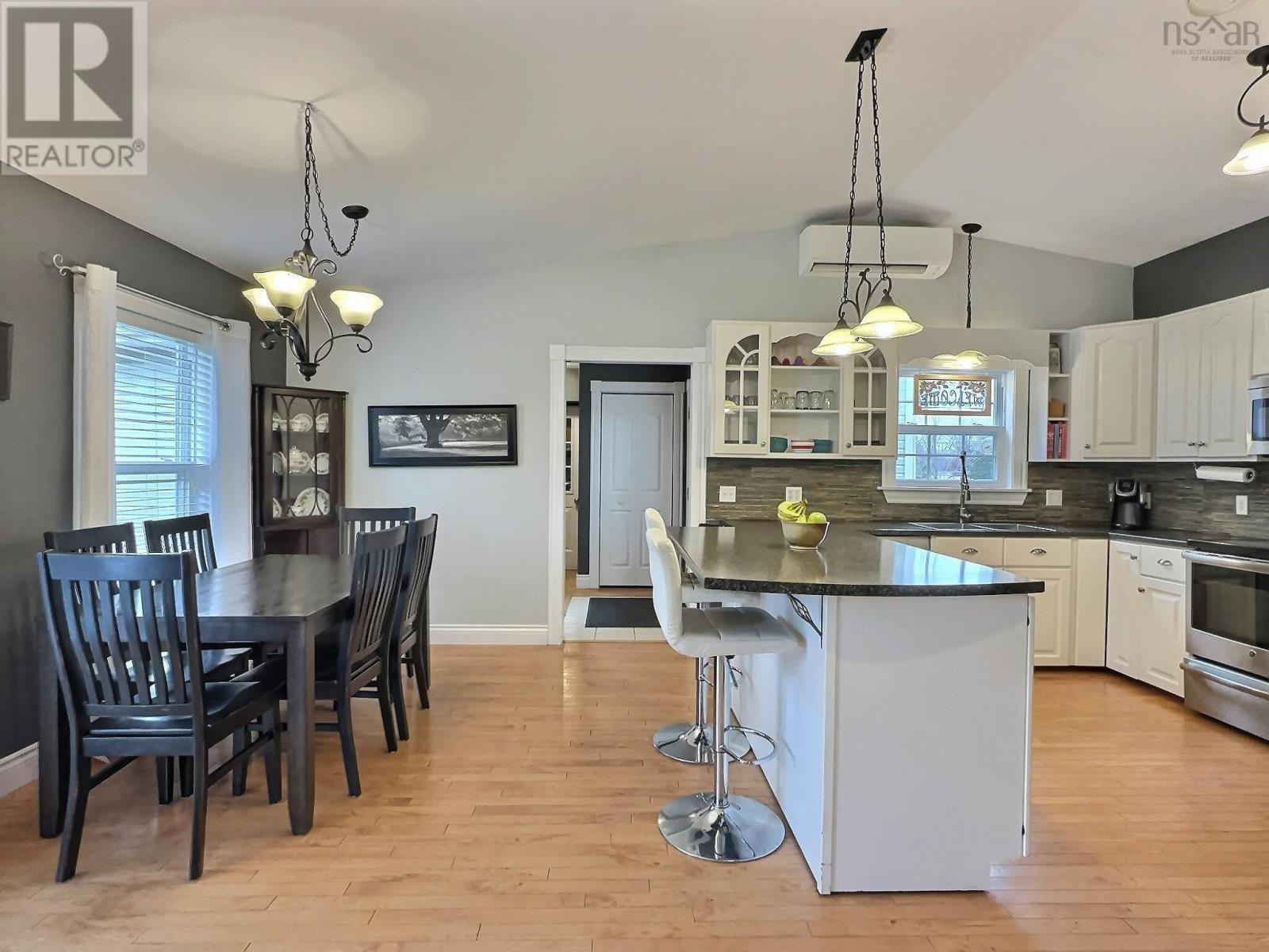 Property 6 of 21 of 10758 2 Highway