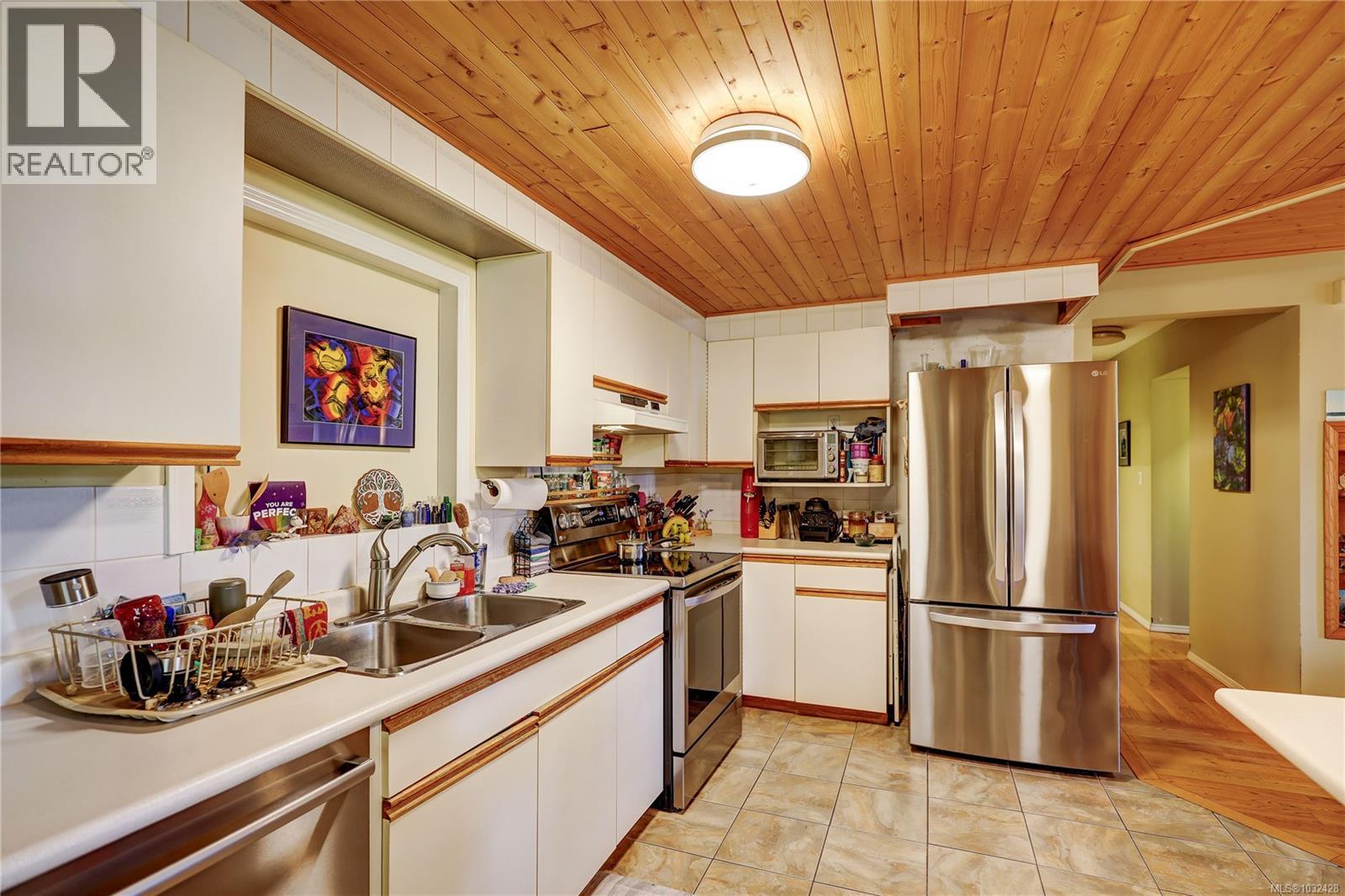 525 Pioneer Cres - 9