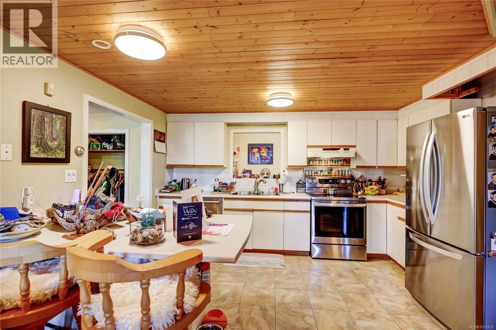 525 Pioneer Cres - 11