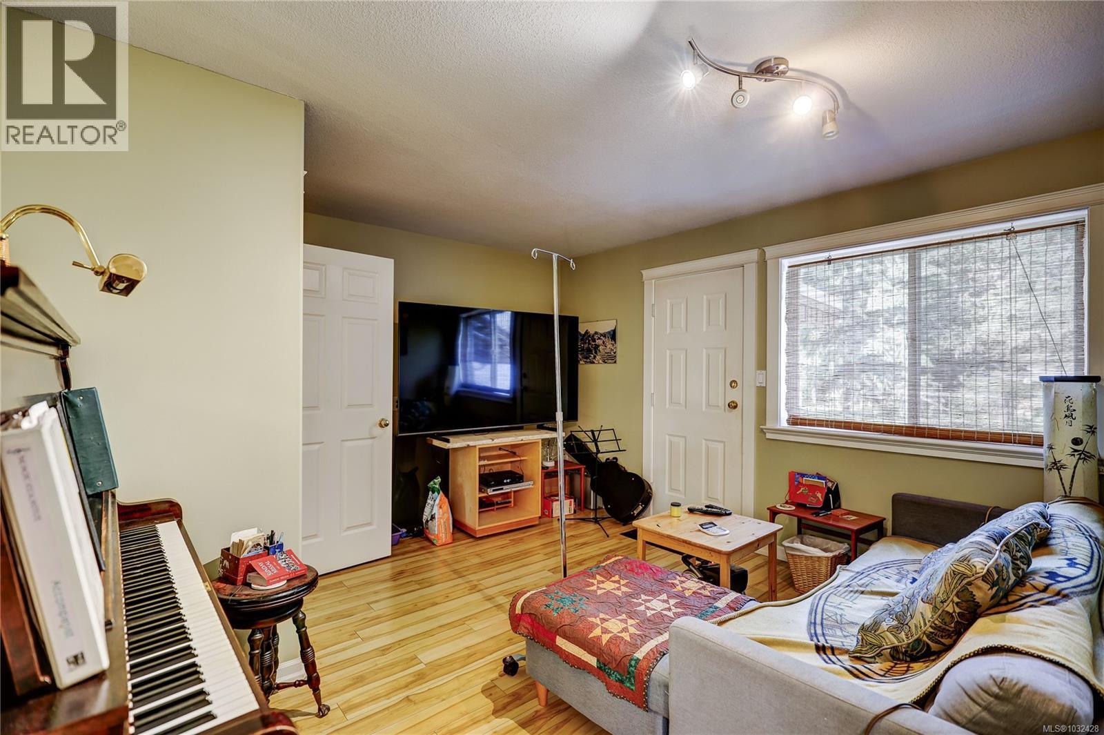525 Pioneer Cres - 24