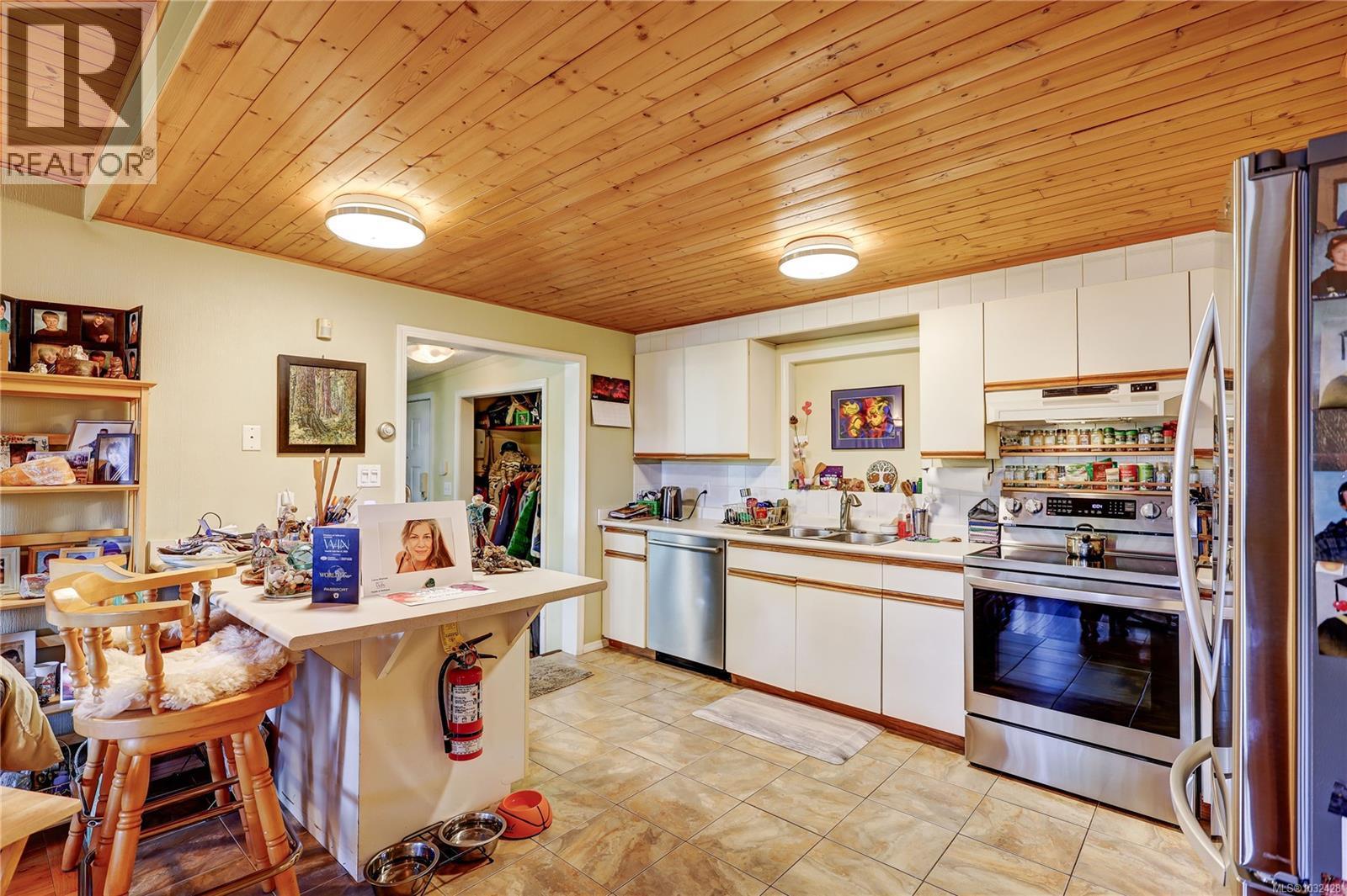 525 Pioneer Cres - 10