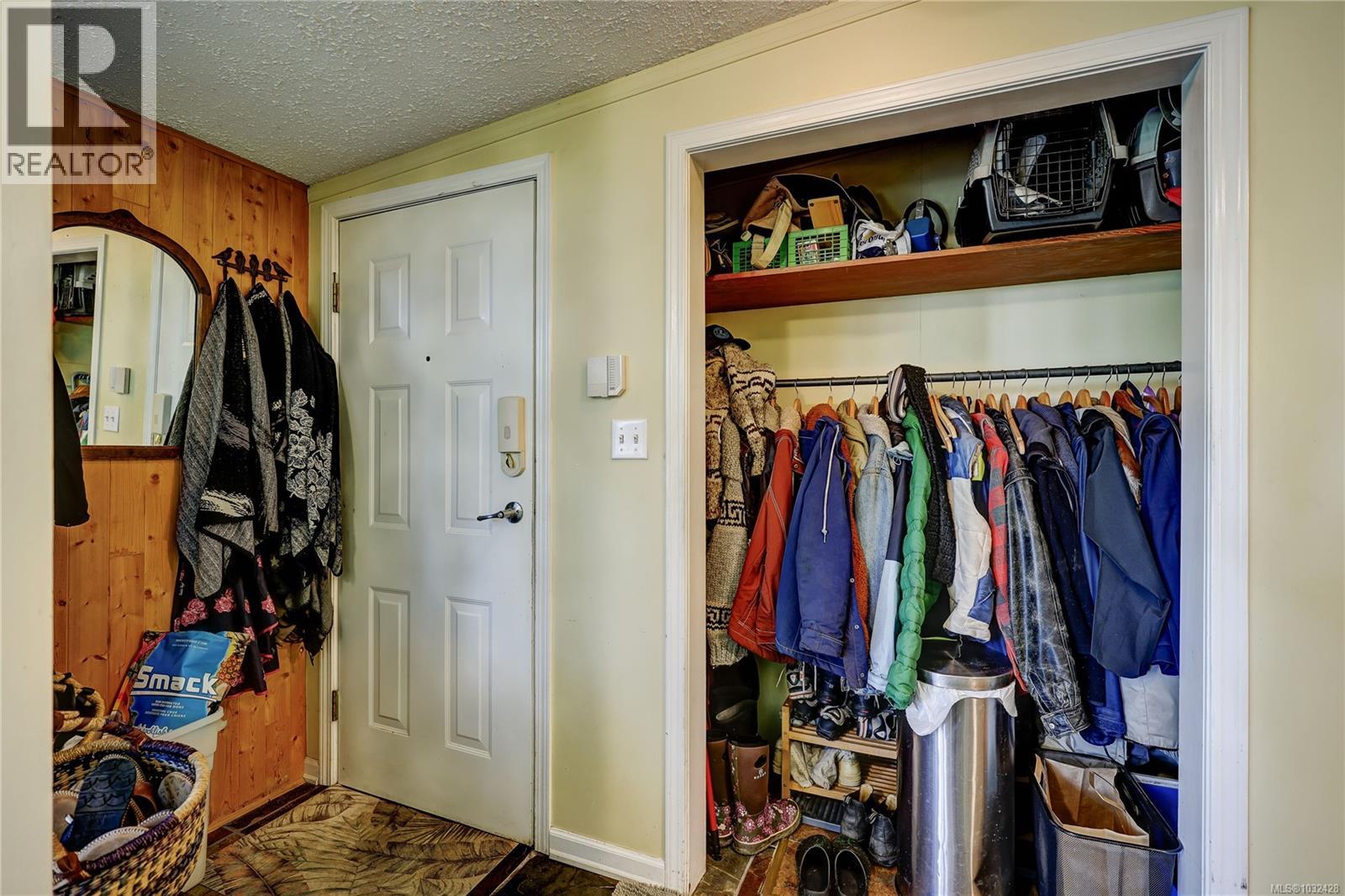 525 Pioneer Cres - 5