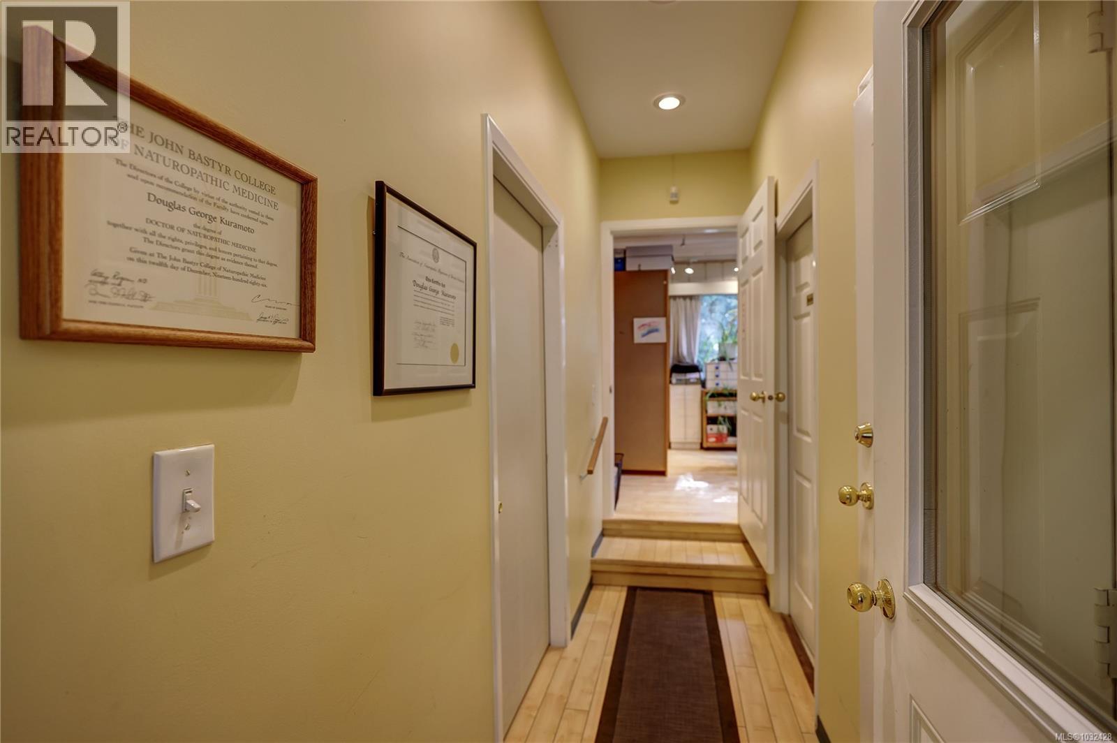 525 Pioneer Cres - 49