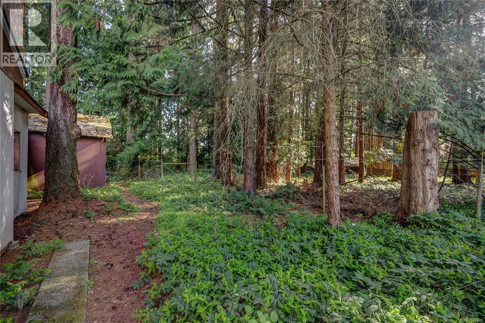 525 Pioneer Cres - 35