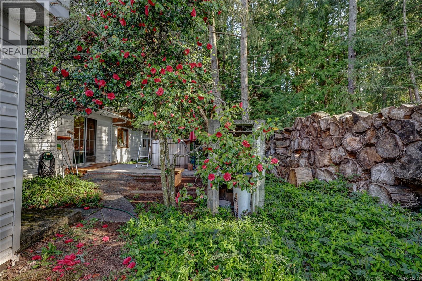 525 Pioneer Cres - 33