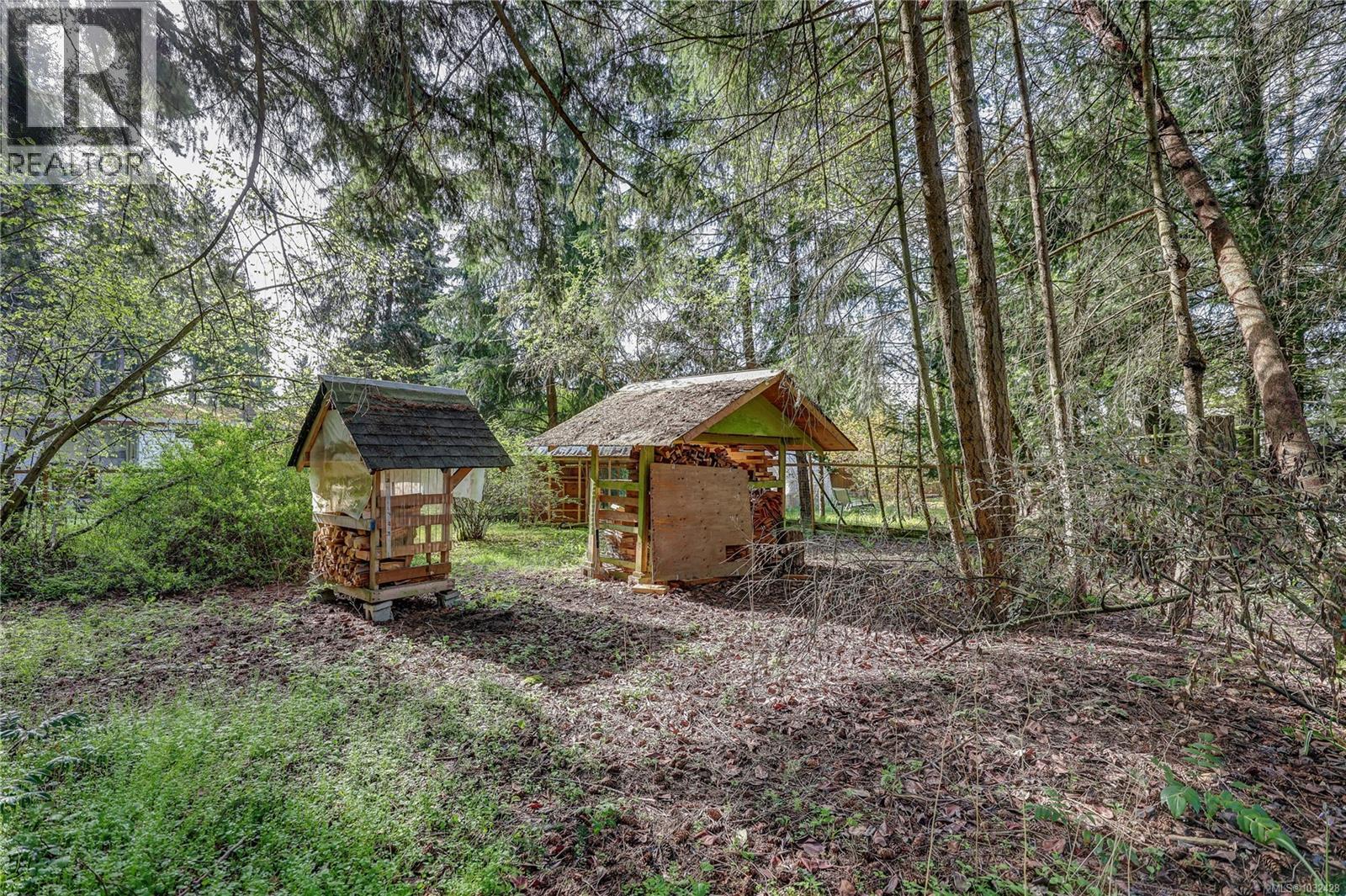 525 Pioneer Cres - 43