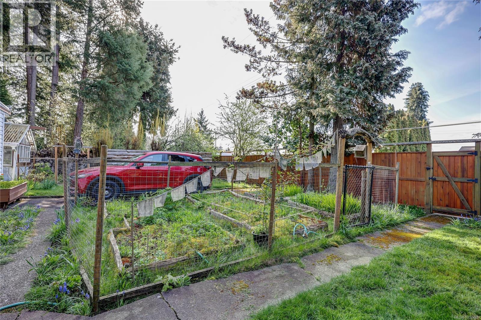525 Pioneer Cres - 28