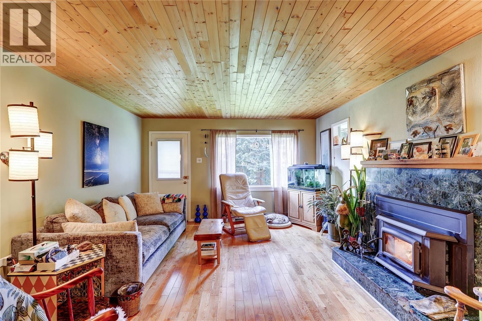 525 Pioneer Cres - 4