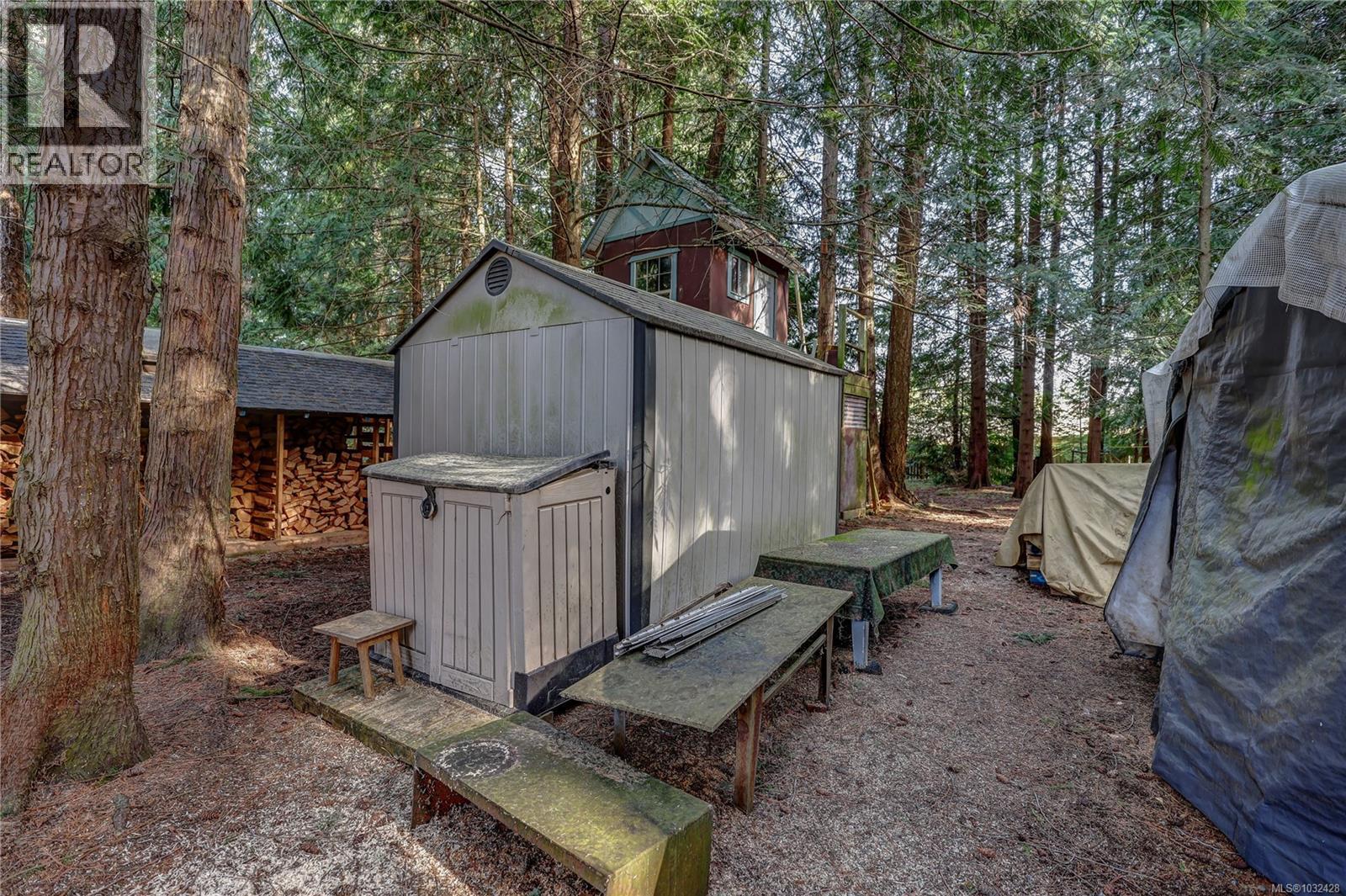 525 Pioneer Cres - 37