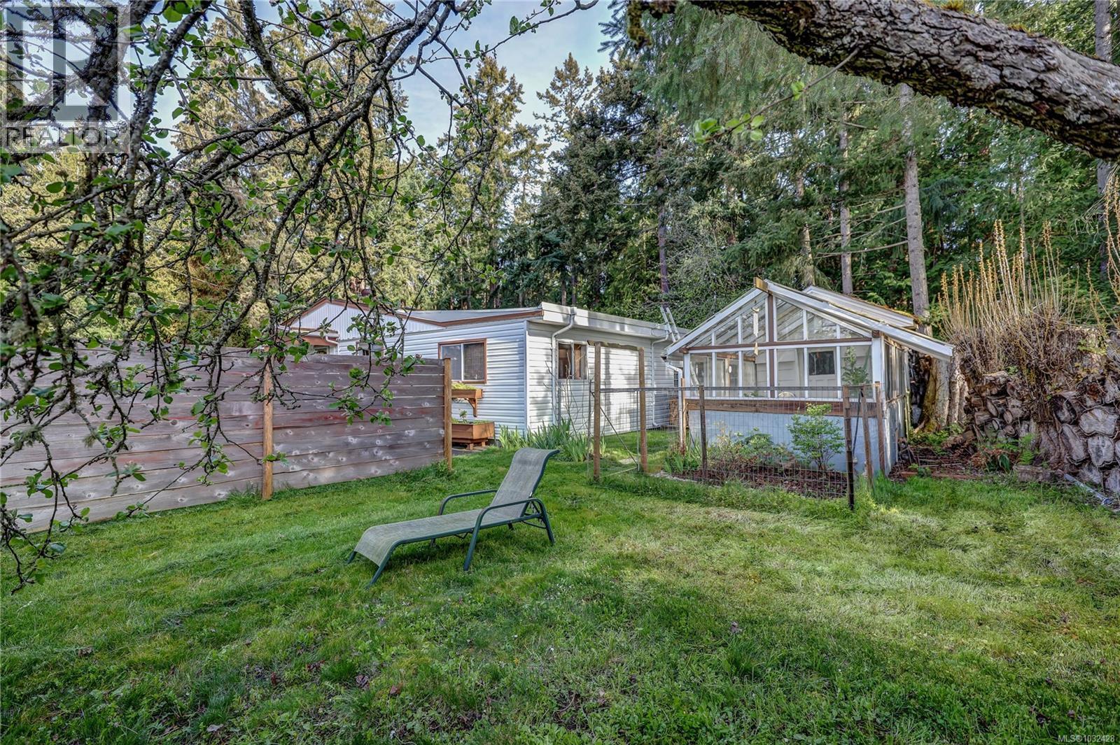 525 Pioneer Cres - 32