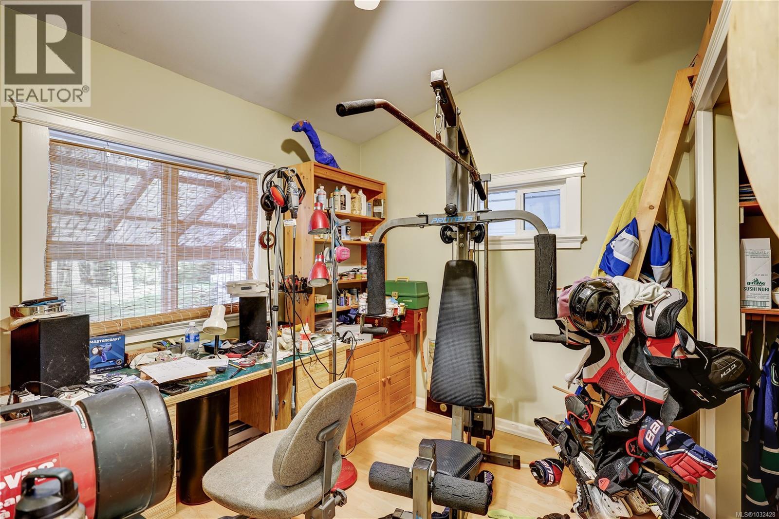 525 Pioneer Cres - 25