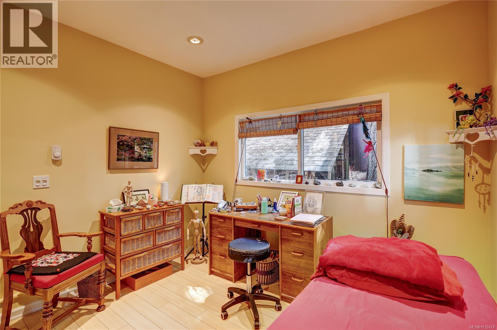 525 Pioneer Cres - 59