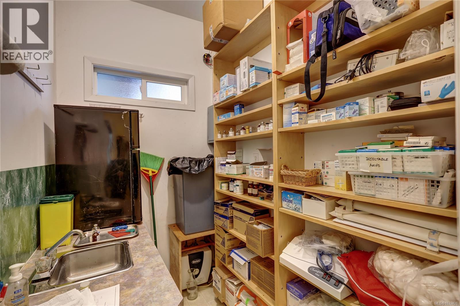 525 Pioneer Cres - 52