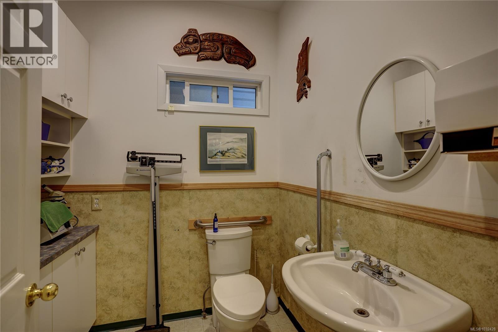 525 Pioneer Cres - 53