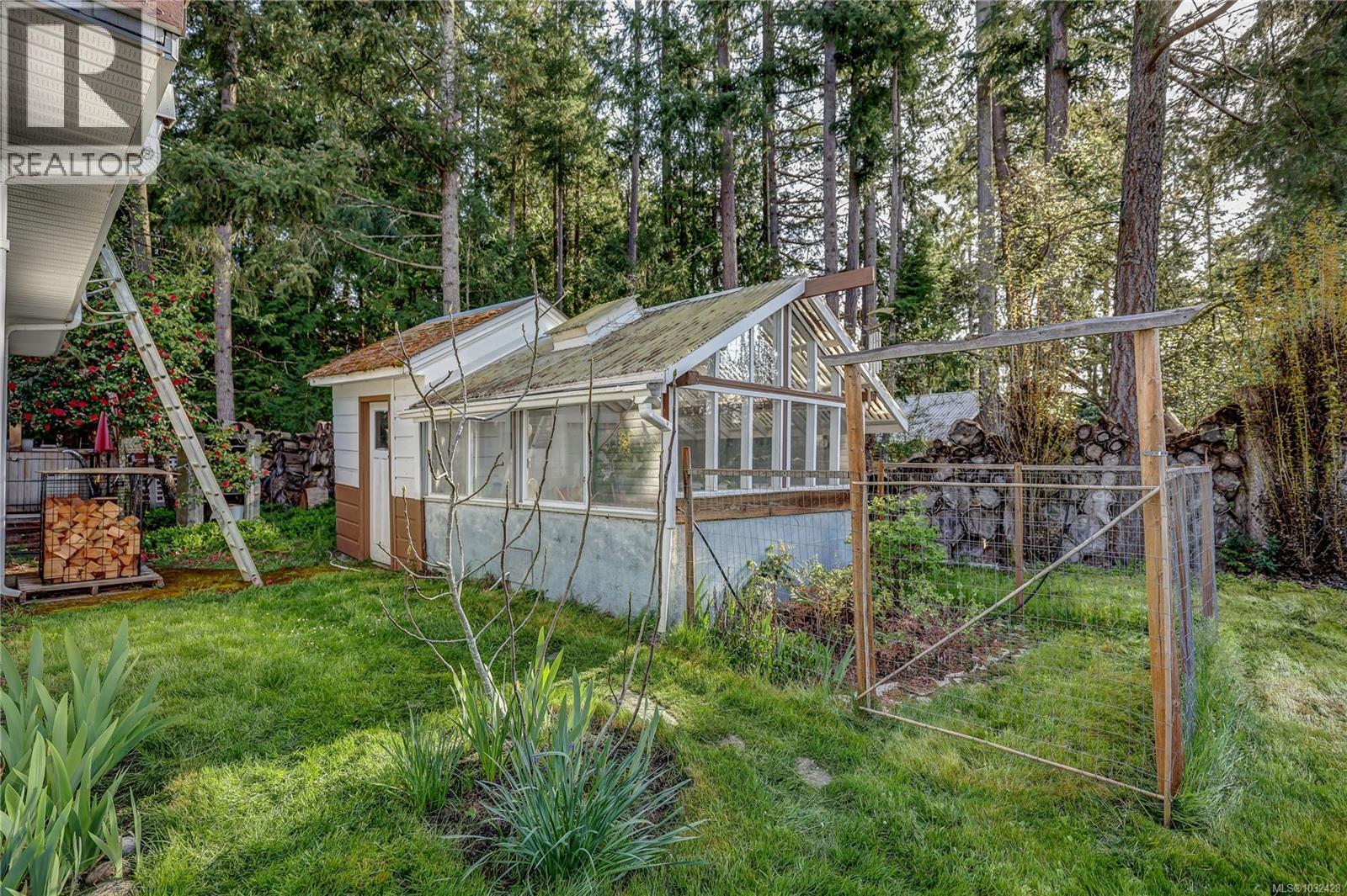 525 Pioneer Cres - 31