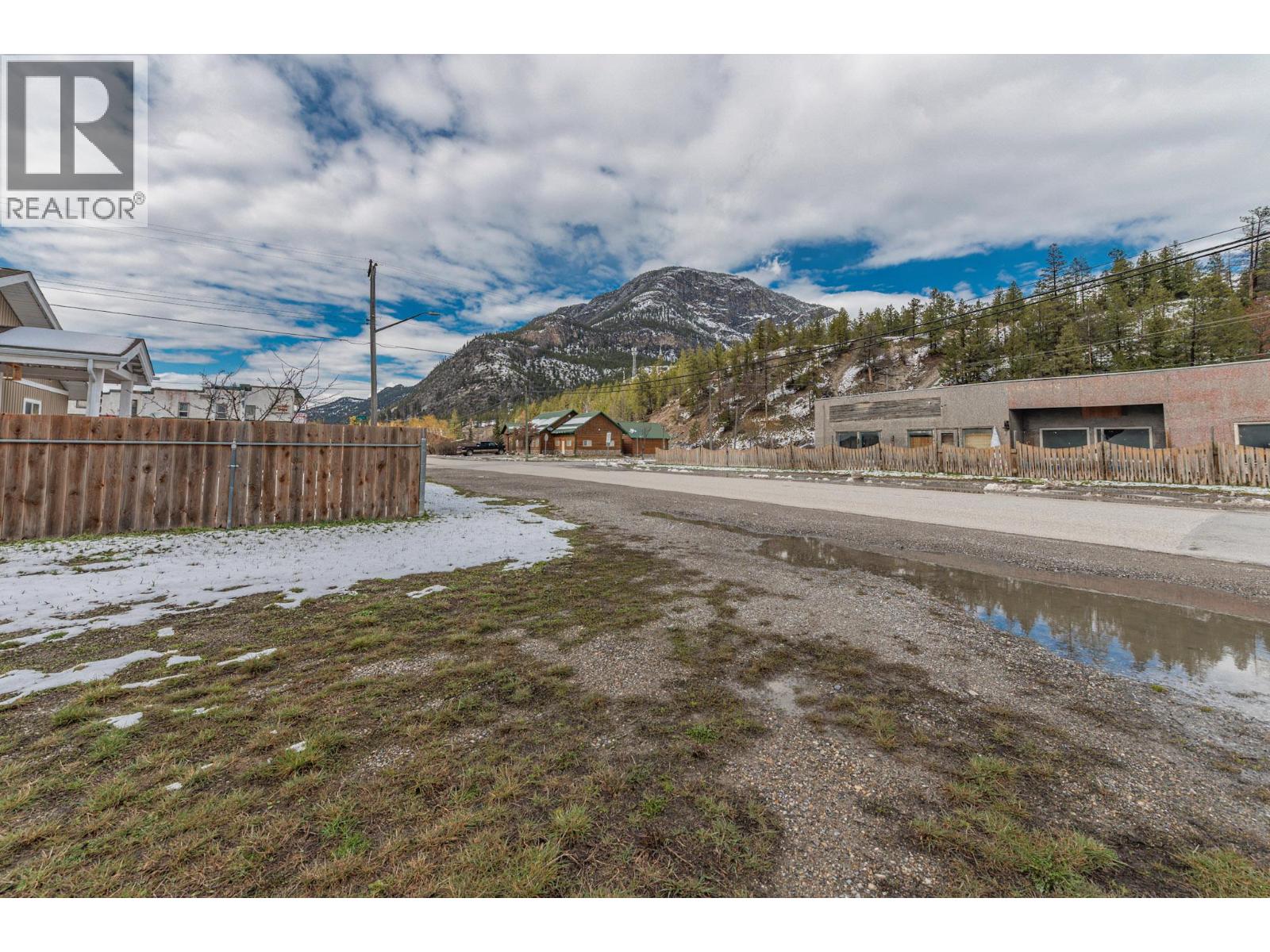 8917 Grainger Road, Canal Flats