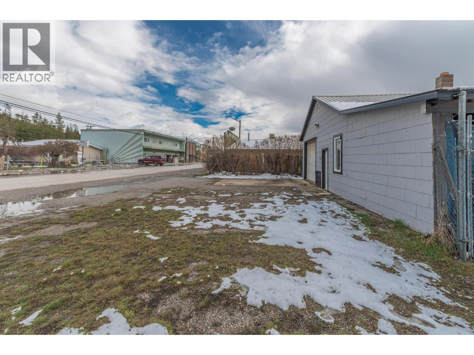 8917 Grainger Road, Canal Flats