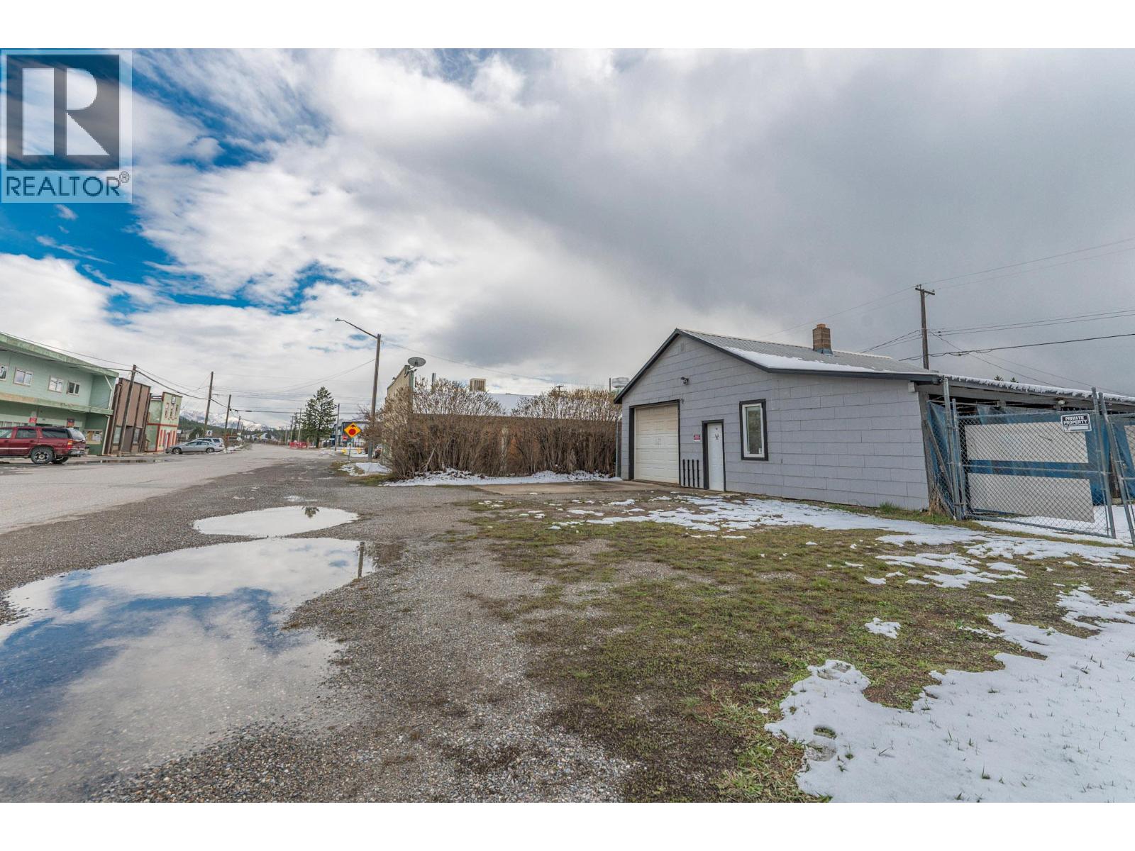 8917 Grainger Road, Canal Flats