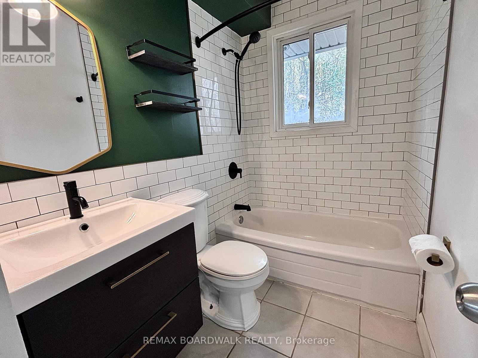 379 ST DENIS STREET - 6