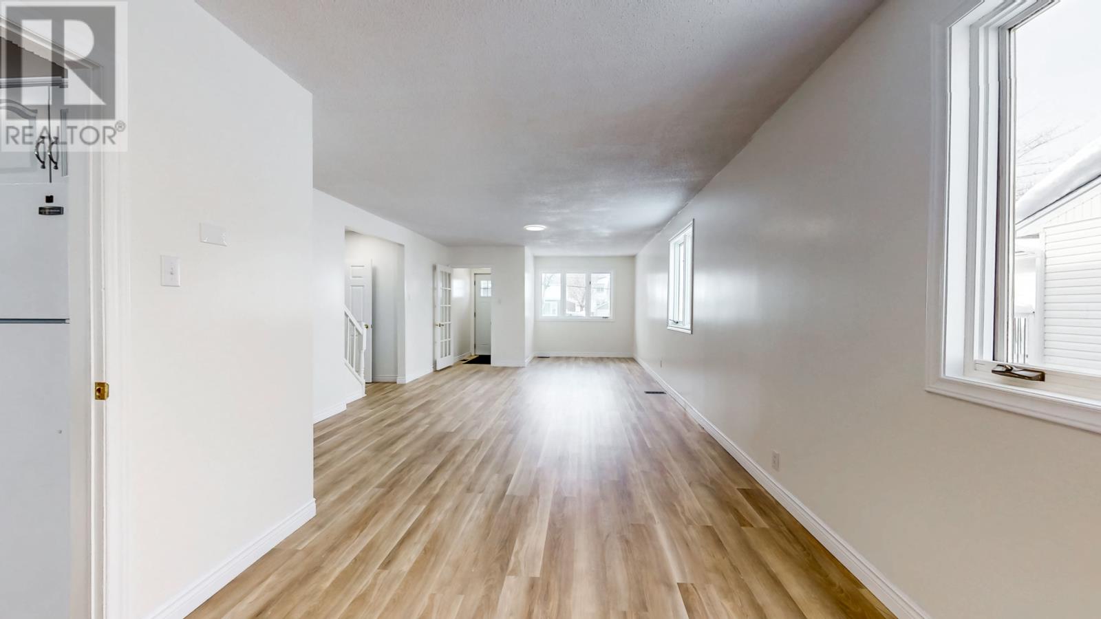 10 Laughlin Crescent — photo 13