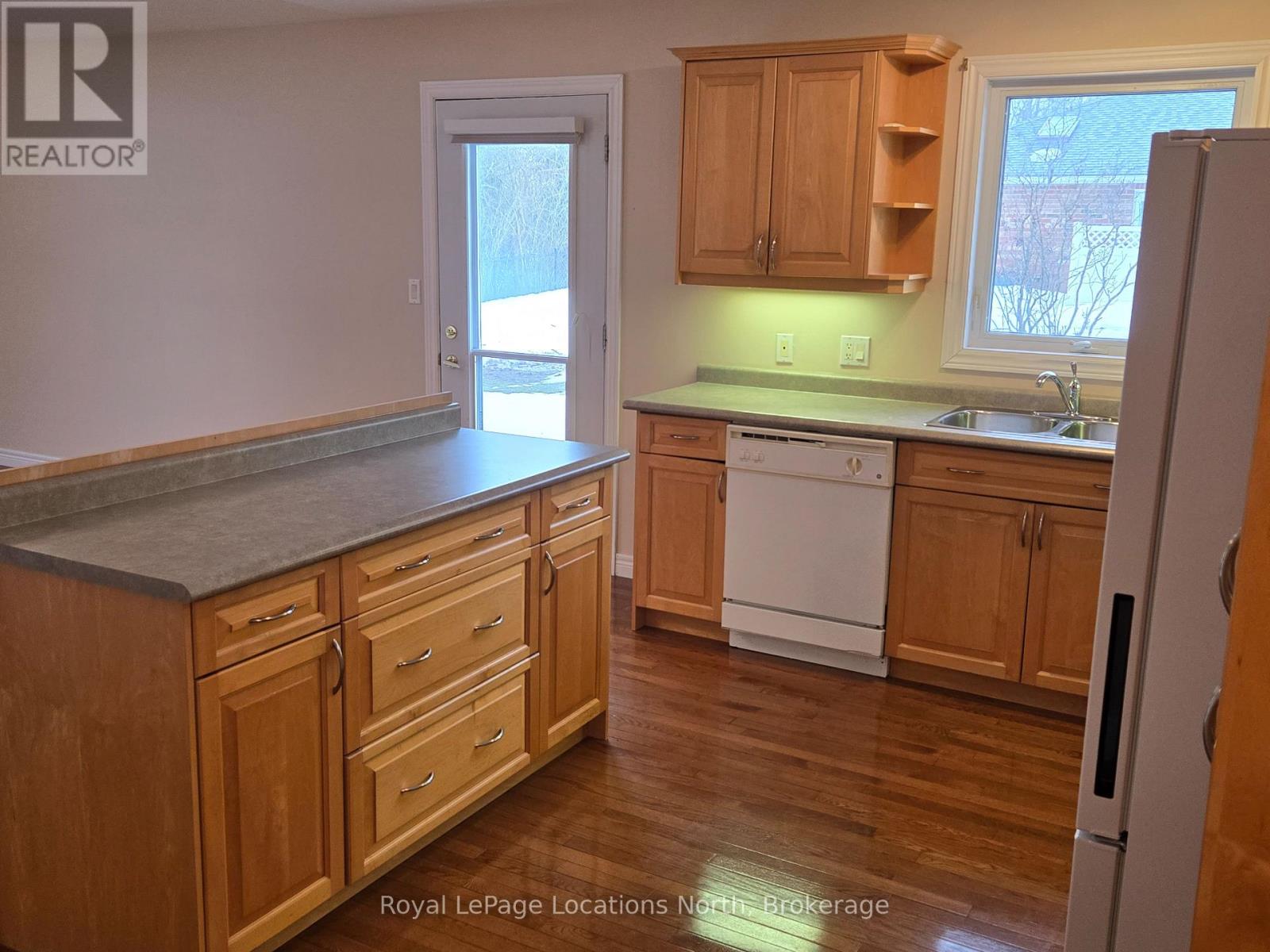 #23 275 HURON STREET - 16