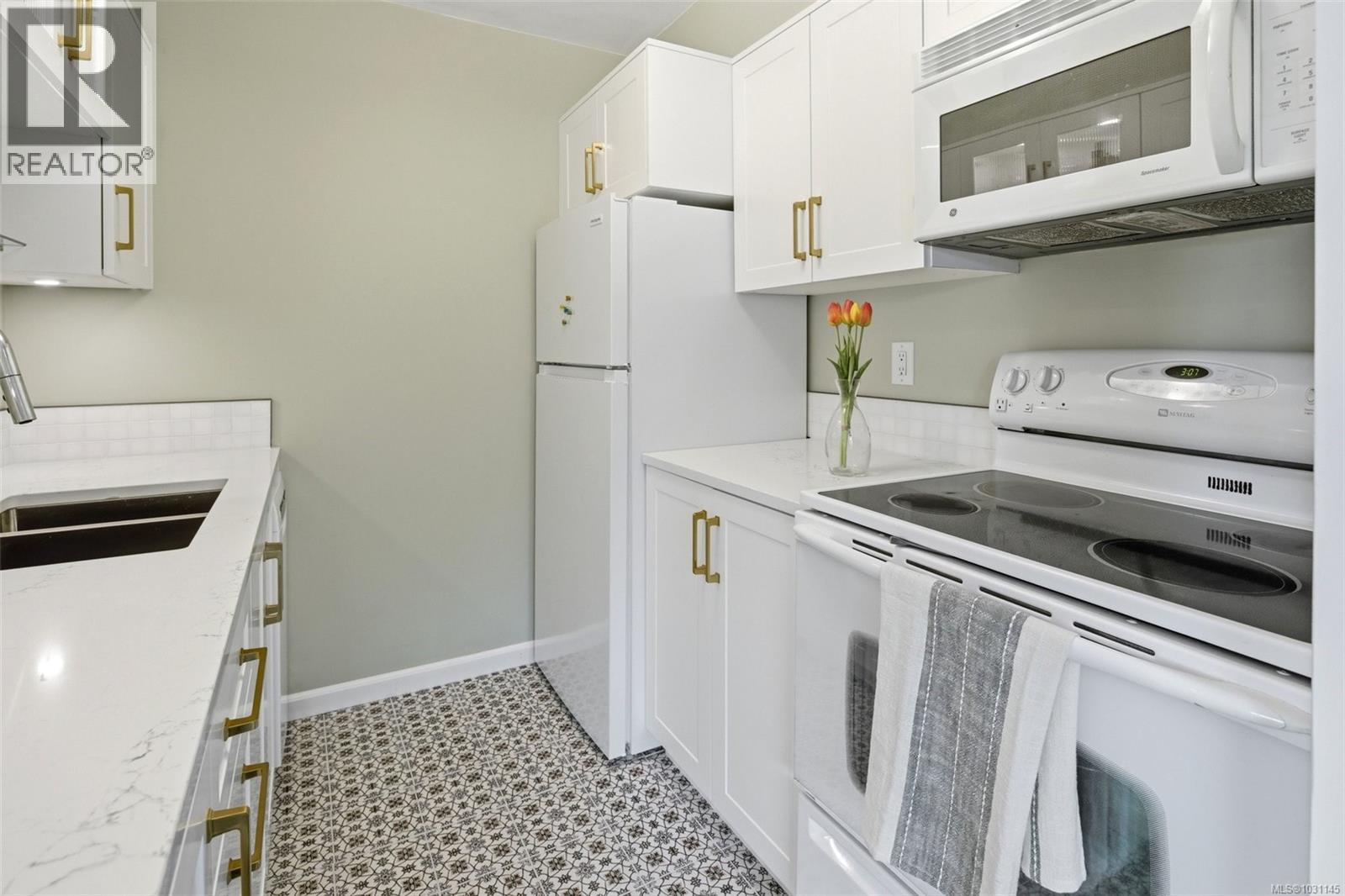 #102 325 Maitland St - 11