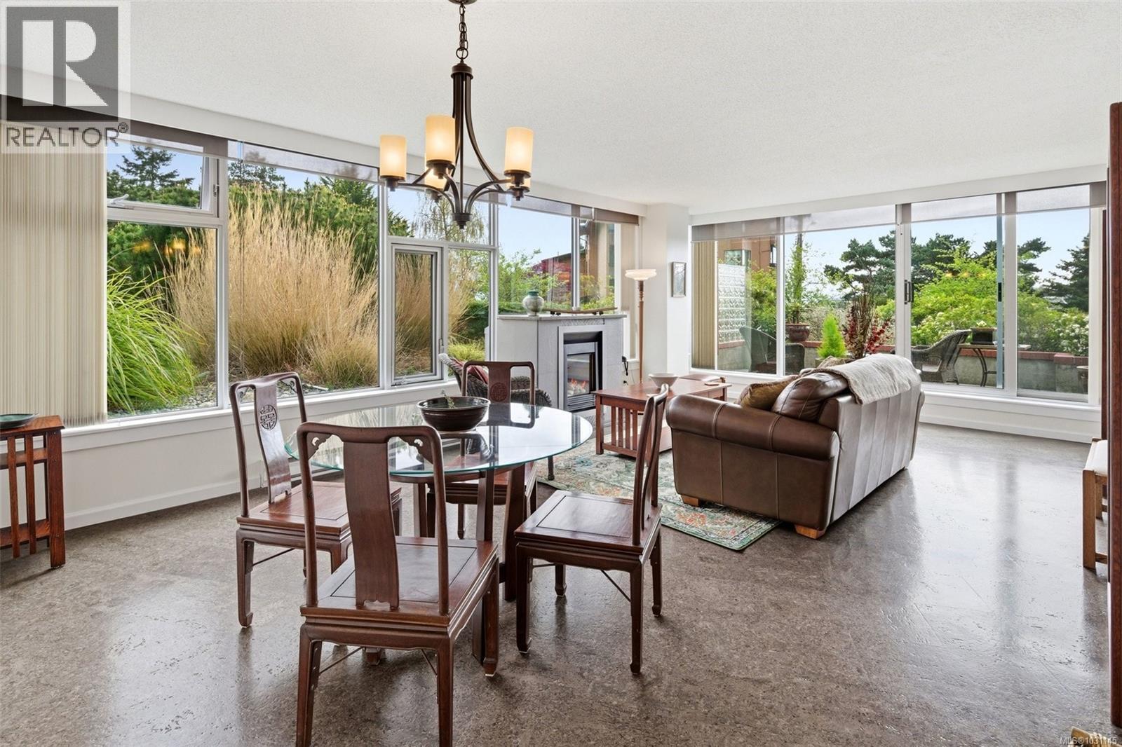 #102 325 Maitland St - 6