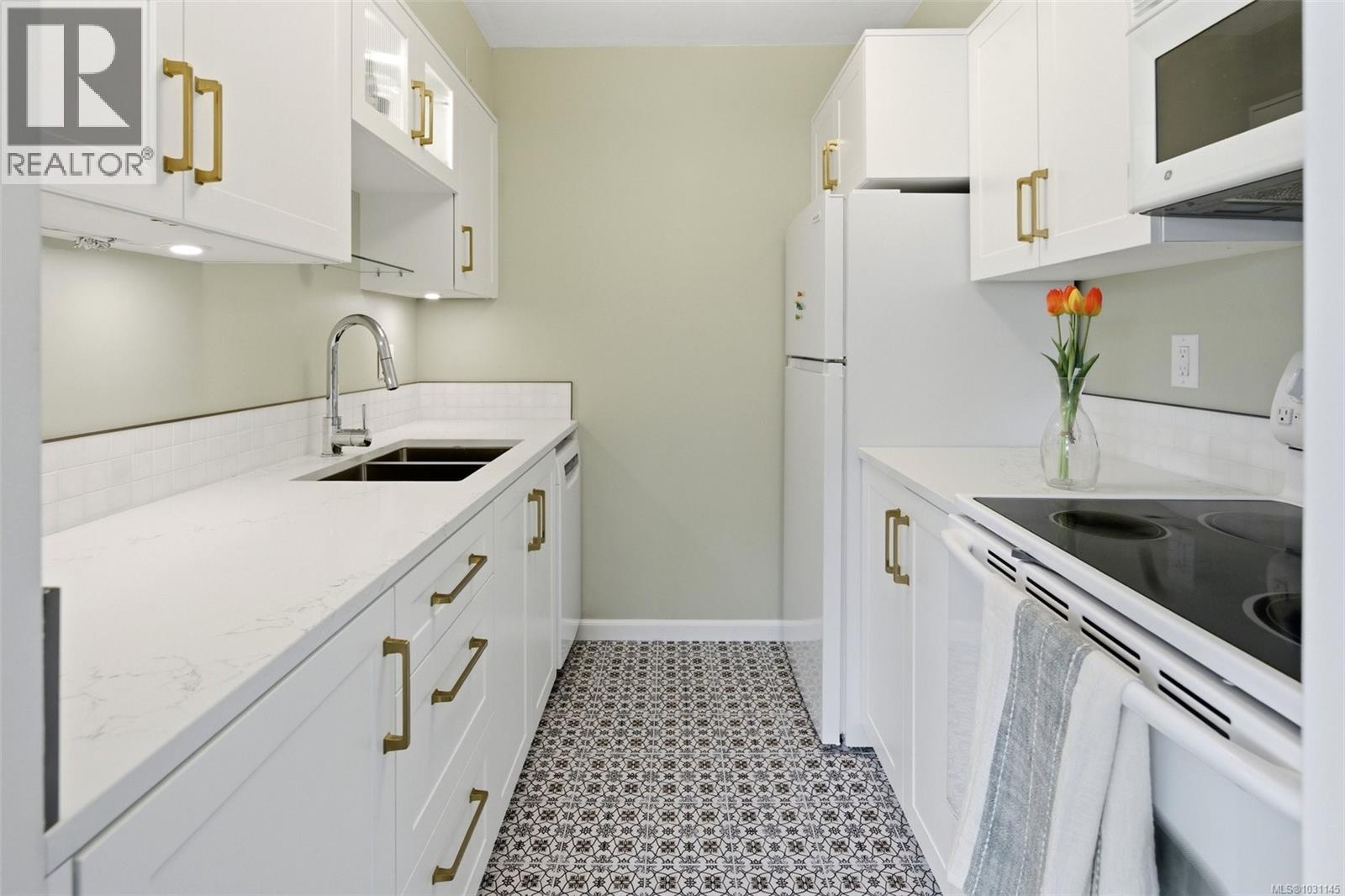 #102 325 Maitland St - 10