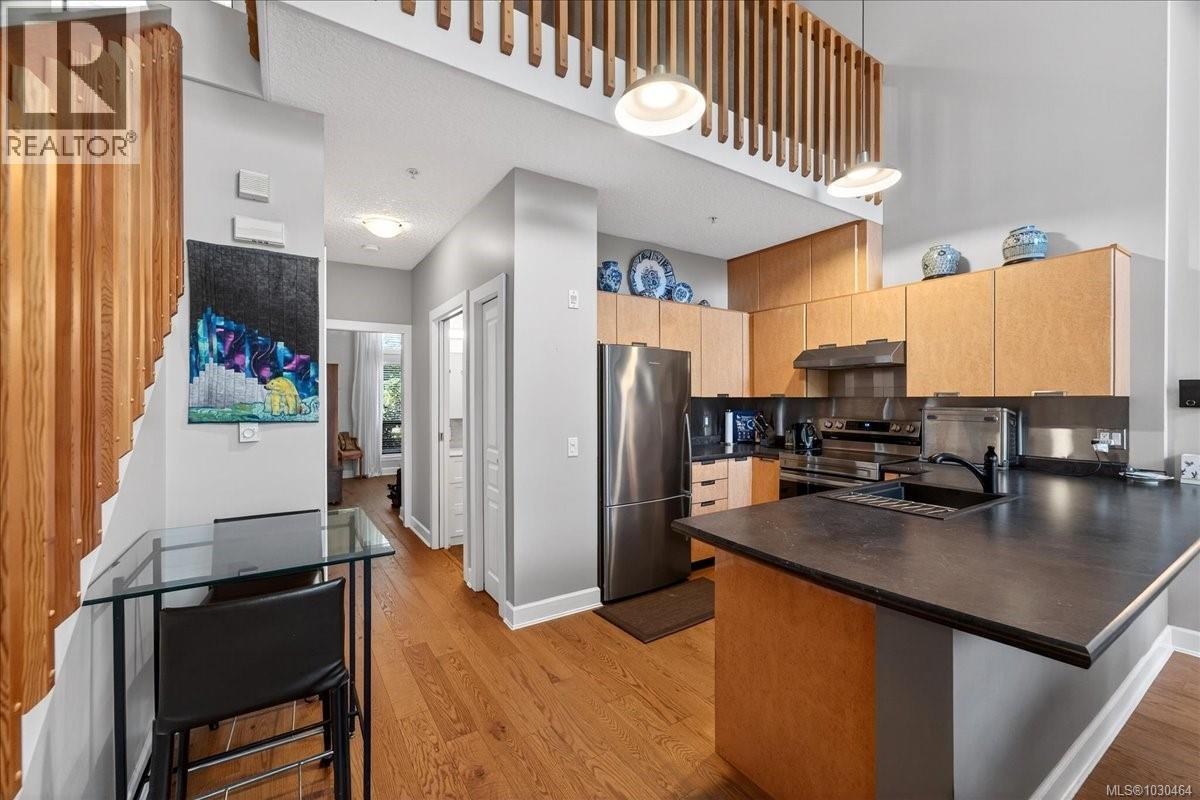 #111 880 Short St - 11